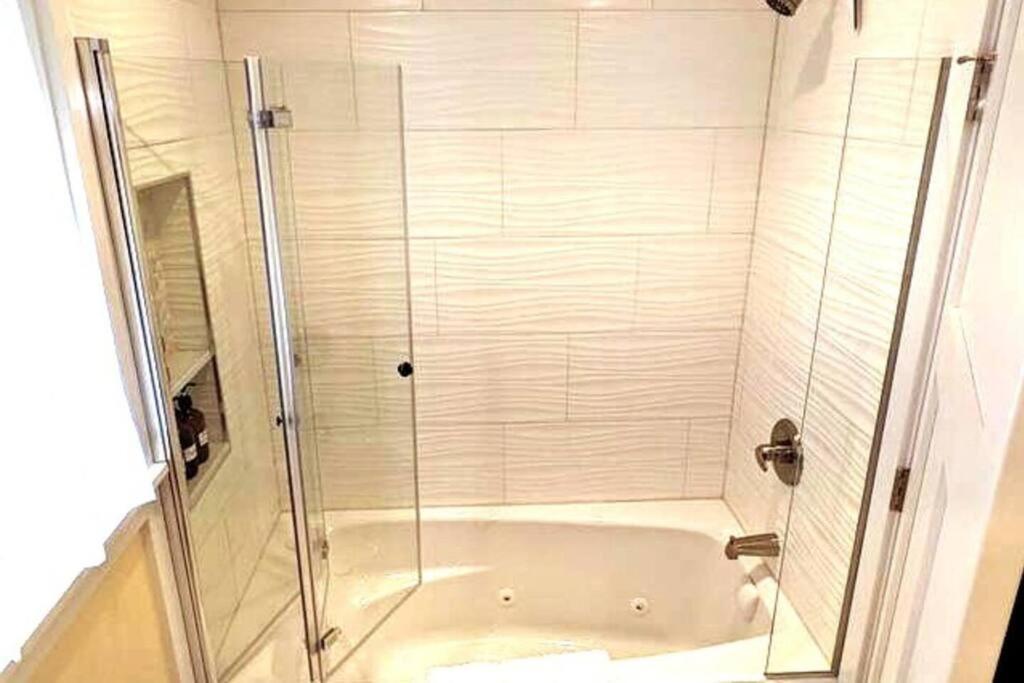 Walkable Elmwood Cottage, No Chores 4Bath 4Br 4Car Buffalo Kültér fotó