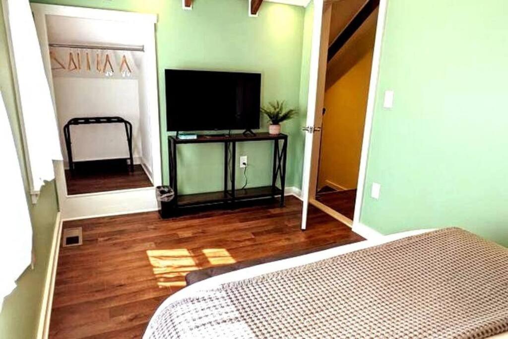Walkable Elmwood Cottage, No Chores 4Bath 4Br 4Car Buffalo Kültér fotó