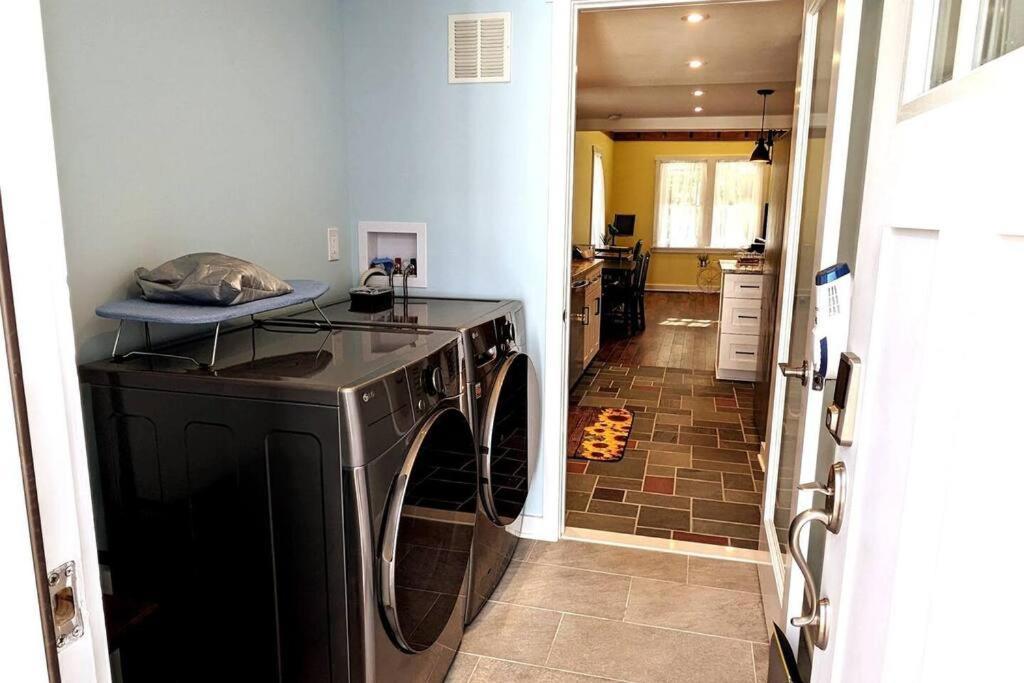 Walkable Elmwood Cottage, No Chores 4Bath 4Br 4Car Buffalo Kültér fotó
