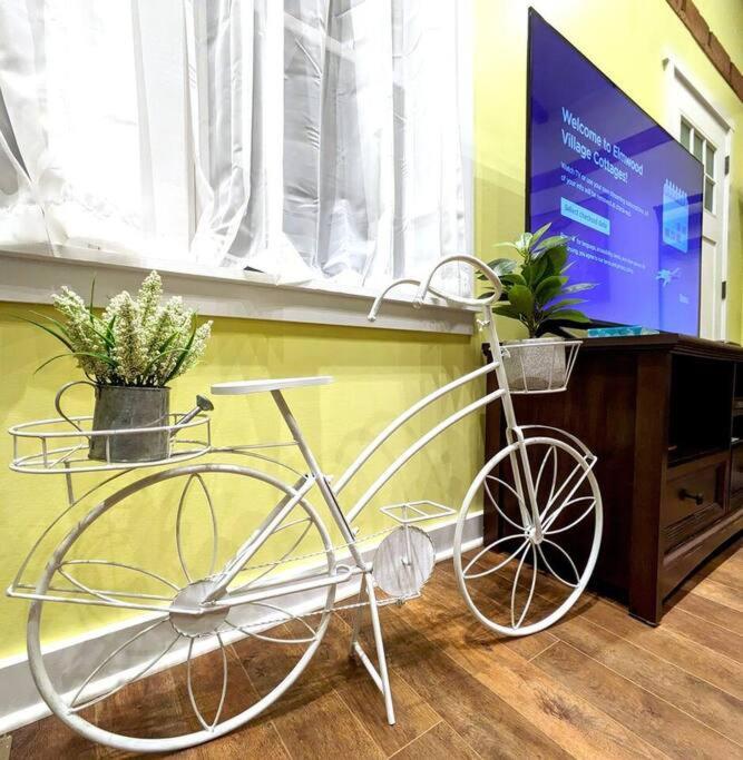 Walkable Elmwood Cottage, No Chores 4Bath 4Br 4Car Buffalo Kültér fotó