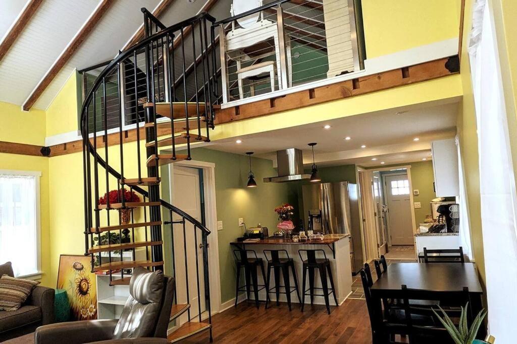Walkable Elmwood Cottage, No Chores 4Bath 4Br 4Car Buffalo Kültér fotó