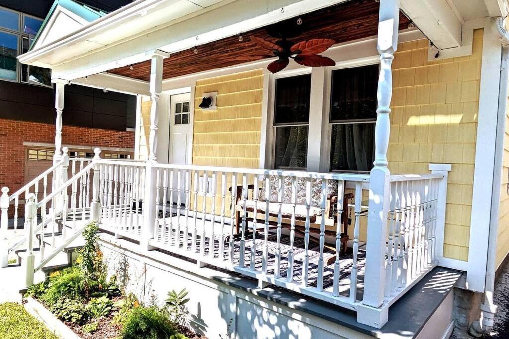 Walkable Elmwood Cottage, No Chores 4Bath 4Br 4Car Buffalo Kültér fotó